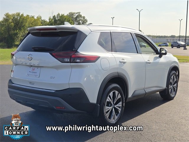 2021 Nissan Rogue SV photo 2