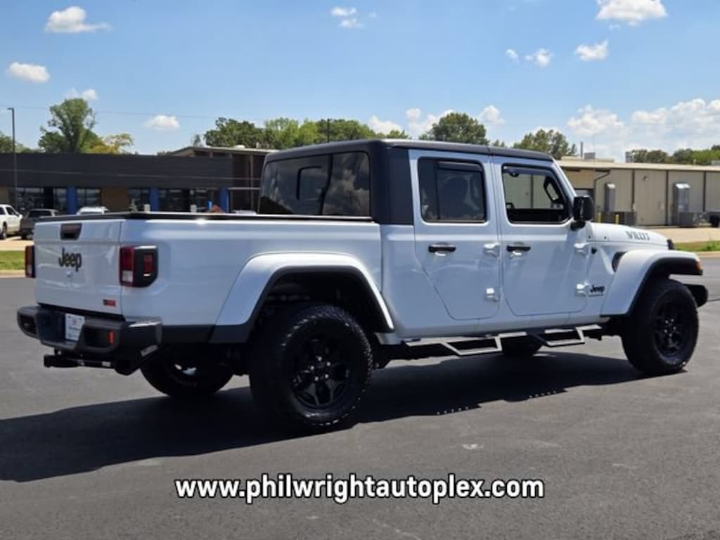 Used 2023 Jeep Gladiator Willys Truck Crew Cab