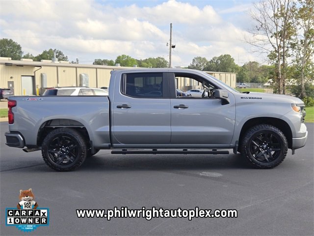 2024 Chevrolet Silverado 1500 Custom photo 2