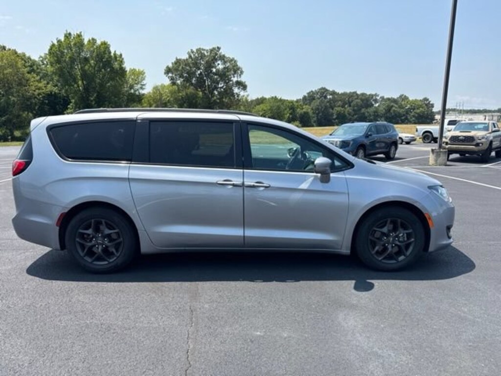 Used 2018 Chrysler Pacifica Touring L Van