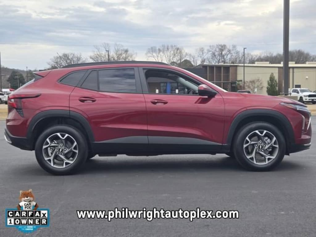 Used 2025 Chevrolet Trax LT SUV