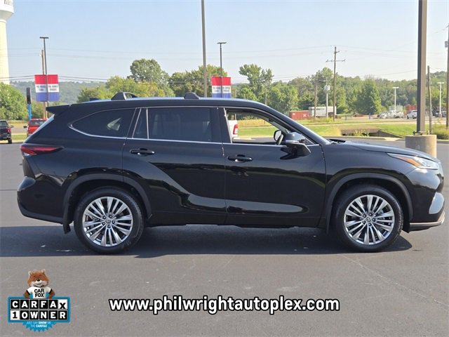 2025 Toyota Highlander Platinum photo 2