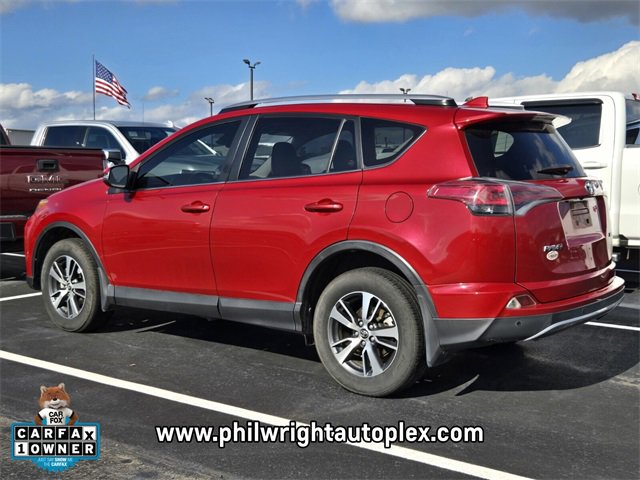 2017 Toyota RAV4 XLE photo 2