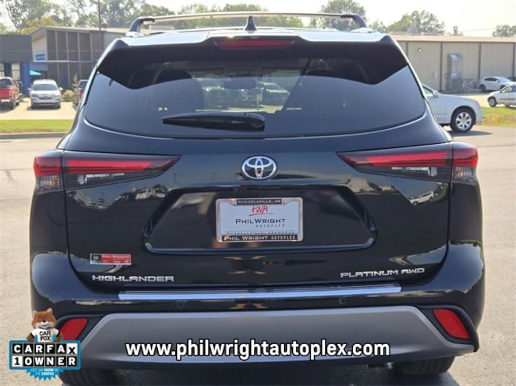 Used 2025 Toyota Highlander LE SUV