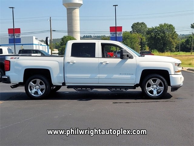 Used 2017 Chevrolet Silverado 1500 LT with VIN 3GCUKREC2HG497370 for sale in Little Rock