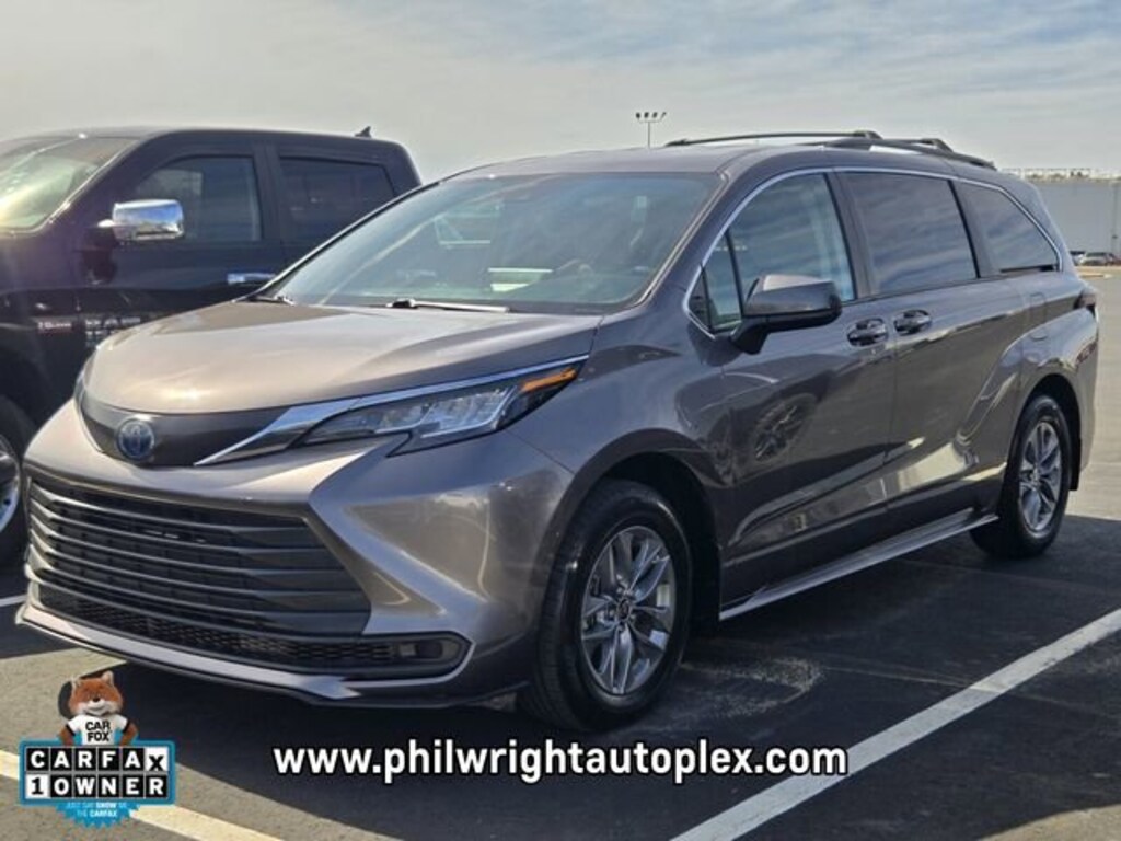 Used 2022 Toyota Sienna LE Van Passenger Van
