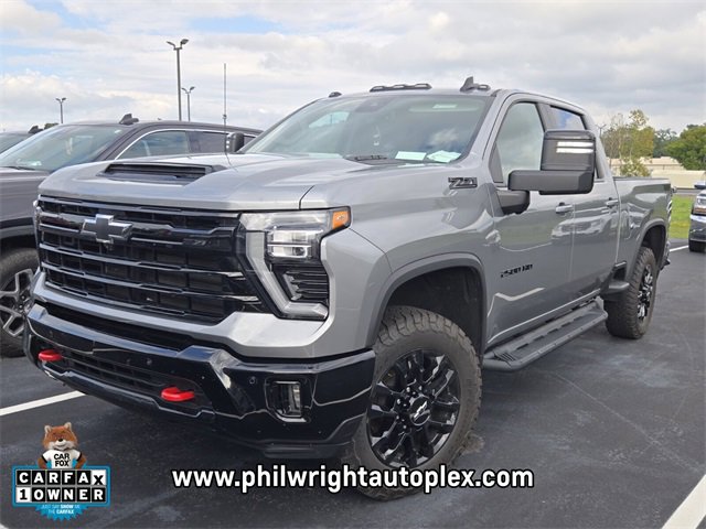 2025 Chevrolet Silverado 2500HD LT photo 2