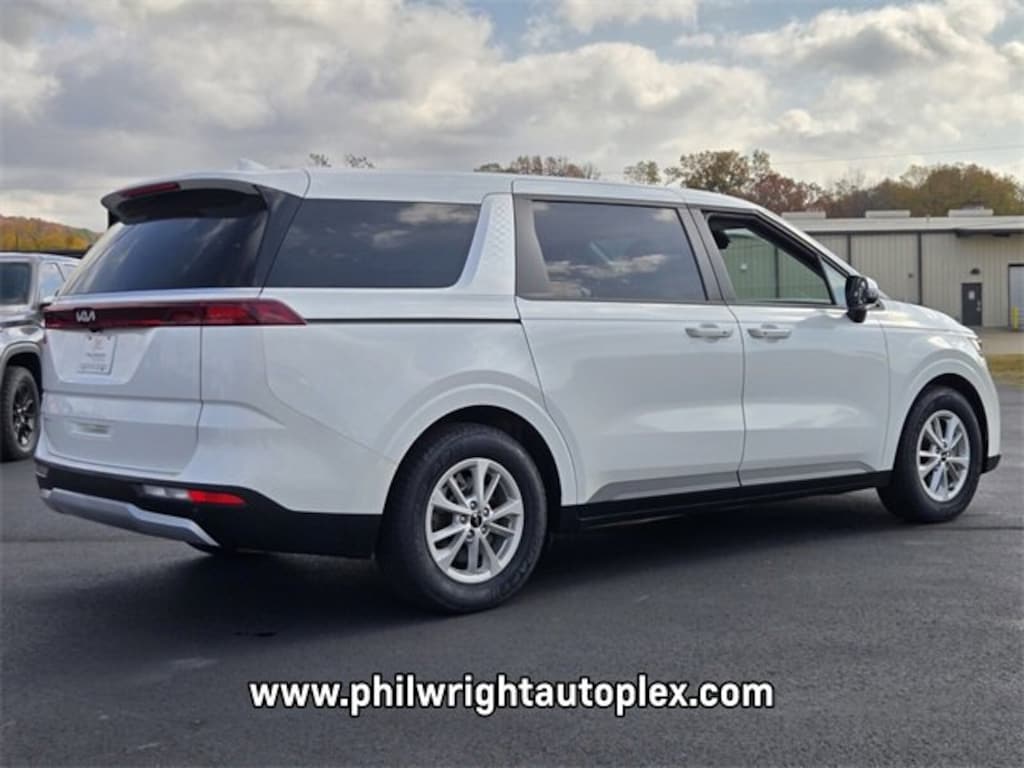 Used 2024 Kia Carnival LX MPV