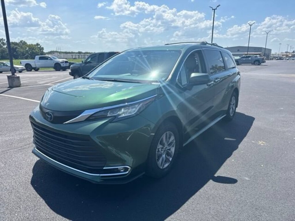 Used 2022 Toyota Sienna XLE Van Passenger Van