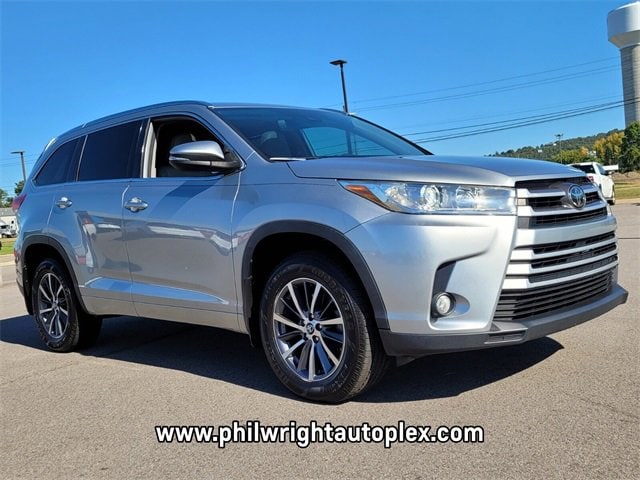 Used 2018 Toyota Highlander XLE with VIN 5TDKZRFH0JS529057 for sale in Russellville, AR