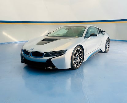 BMW i8 Practicality, Boot Size, Dimensions & Luggage Capacity