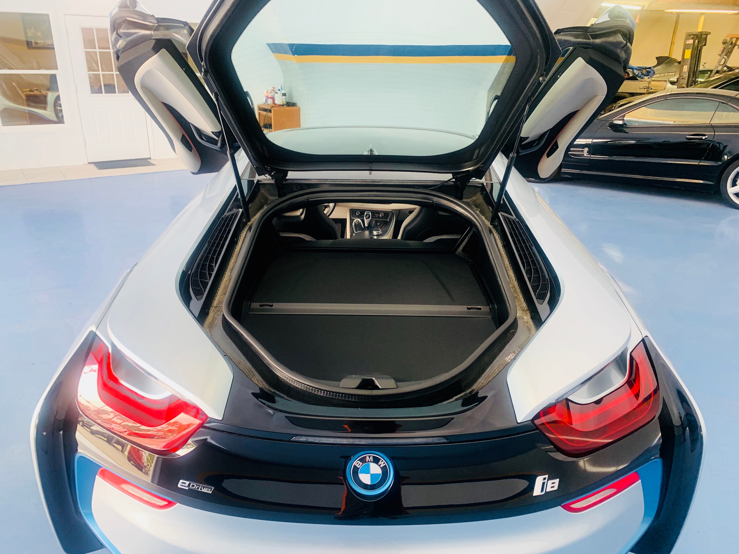 BMW i8 Practicality, Boot Size, Dimensions & Luggage Capacity