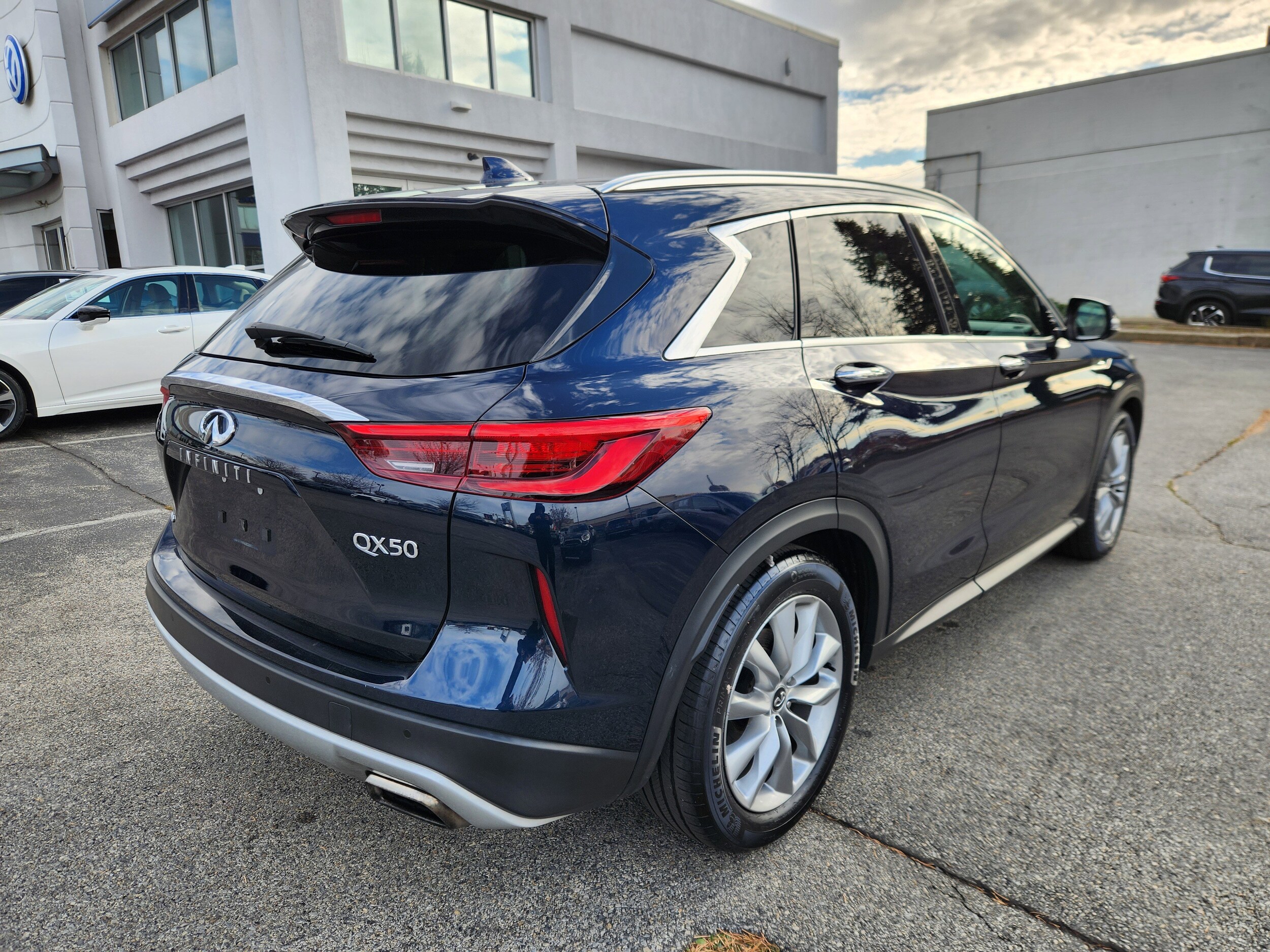 2019 Infiniti QX50 Essential photo 4