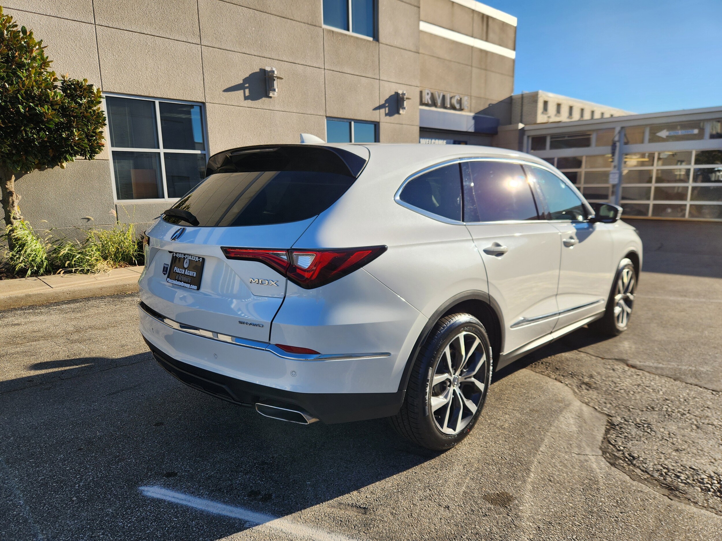 2023 Acura MDX SH-AWD Technology photo 4