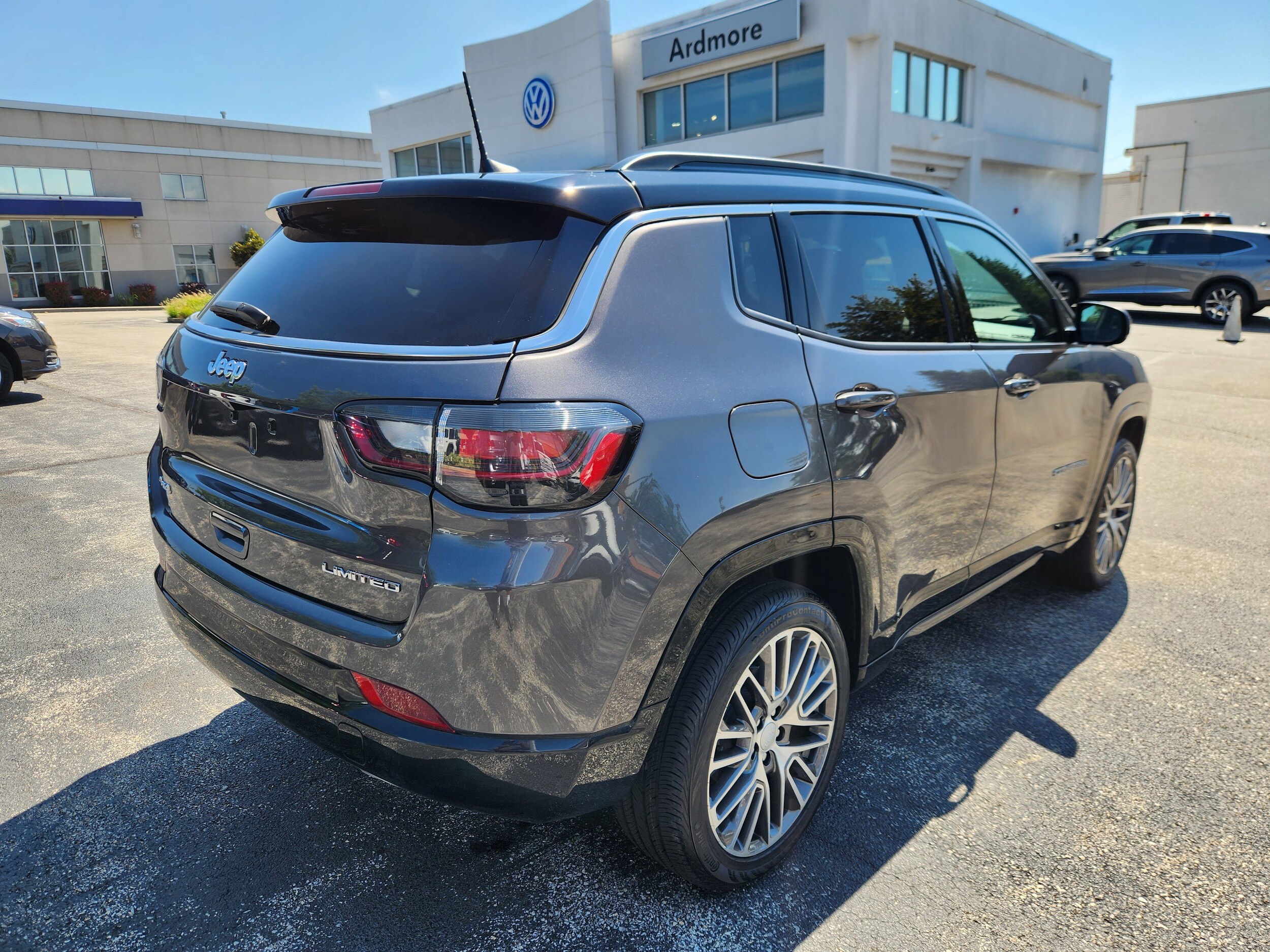 2023 Jeep Compass Limited photo 3