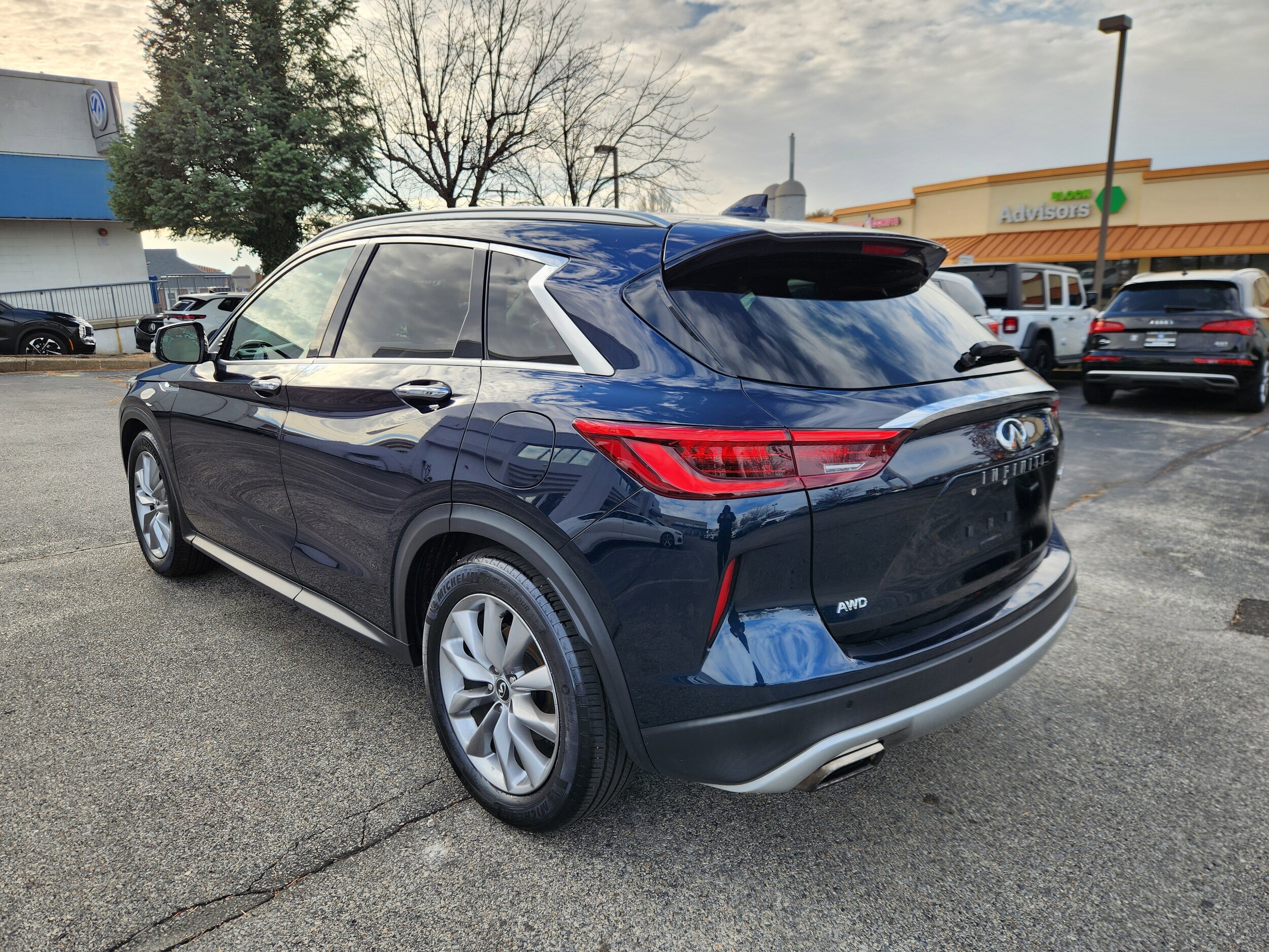 2019 Infiniti QX50 Essential photo 3