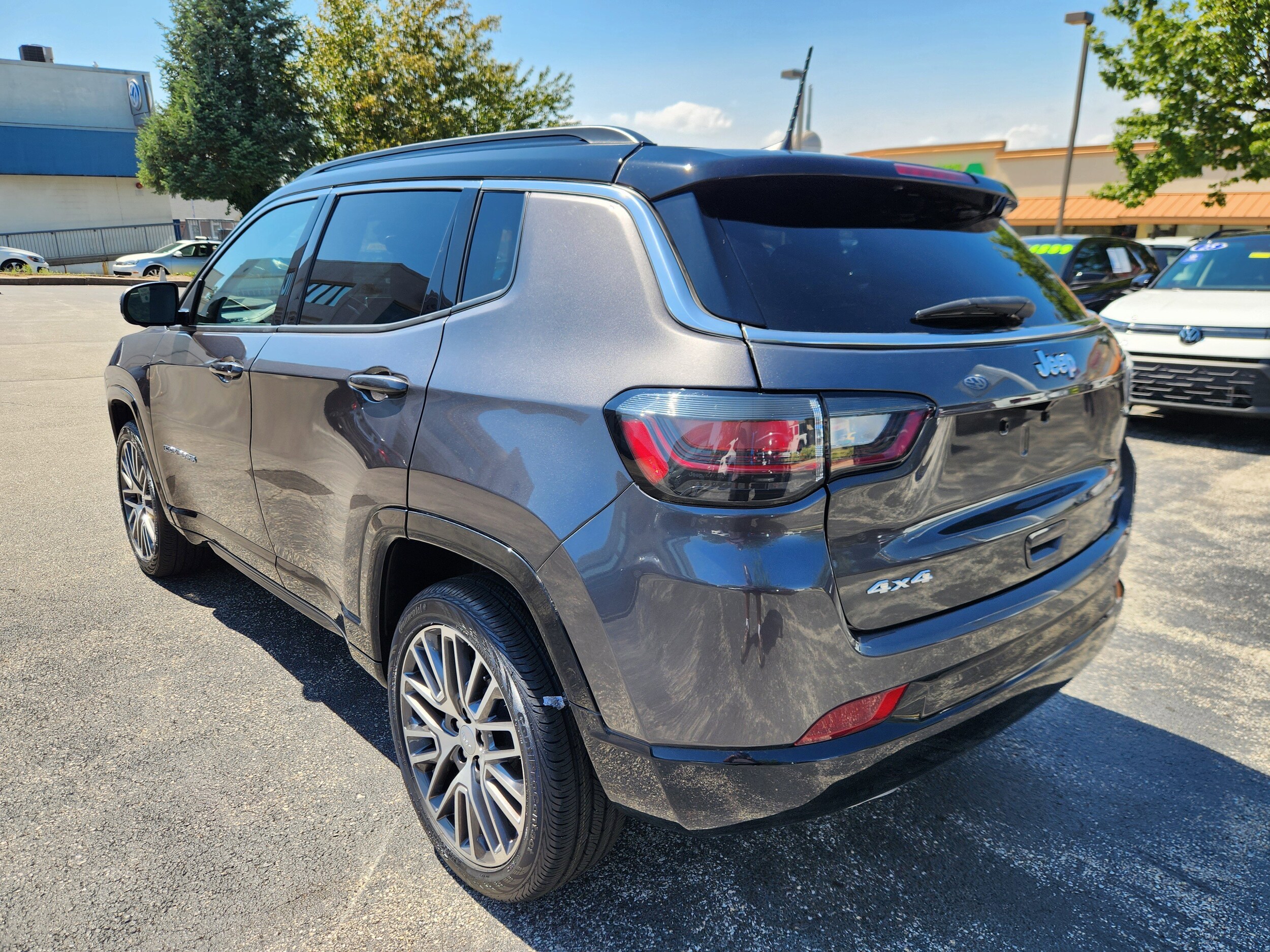 2023 Jeep Compass Limited photo 2