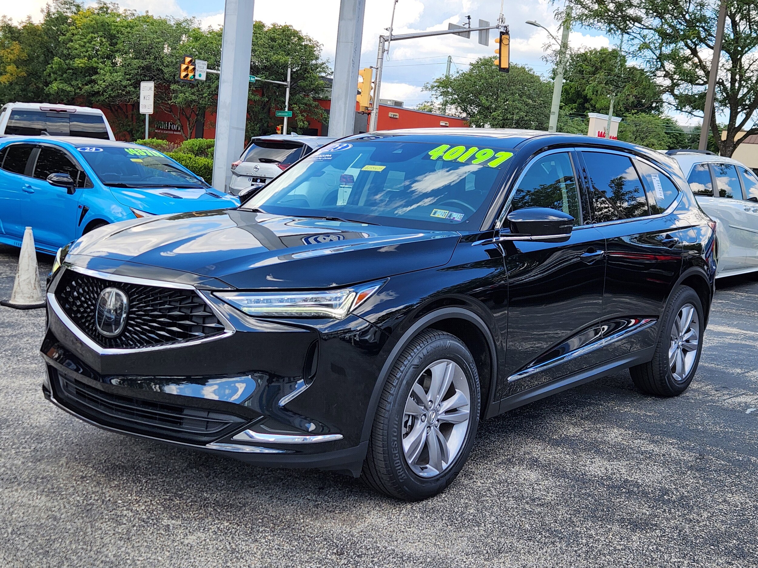 2023 Acura MDX Base photo 2