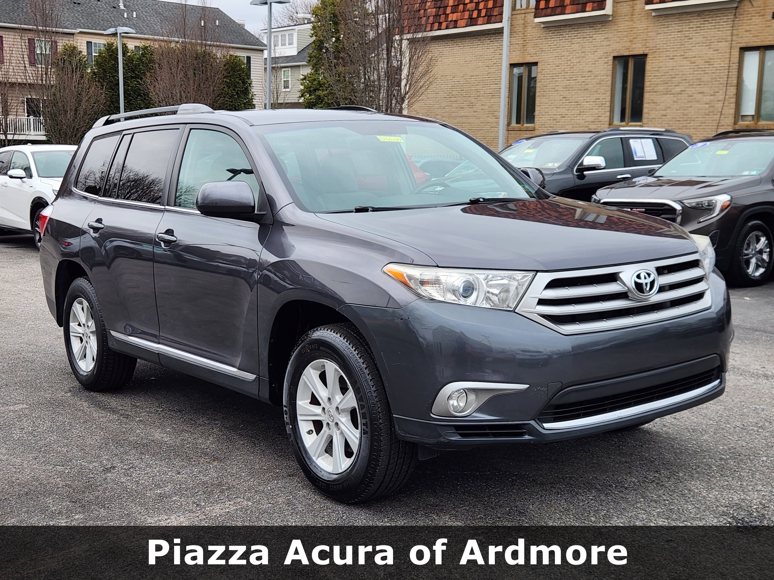 2013 Toyota Highlander Base's photo