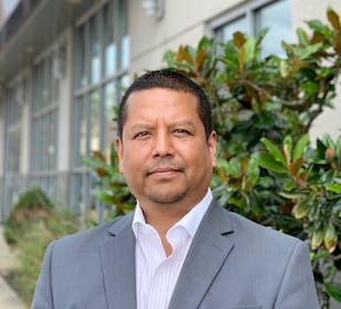 Staff member Robert Hernandez from ID_eb067b8f800a