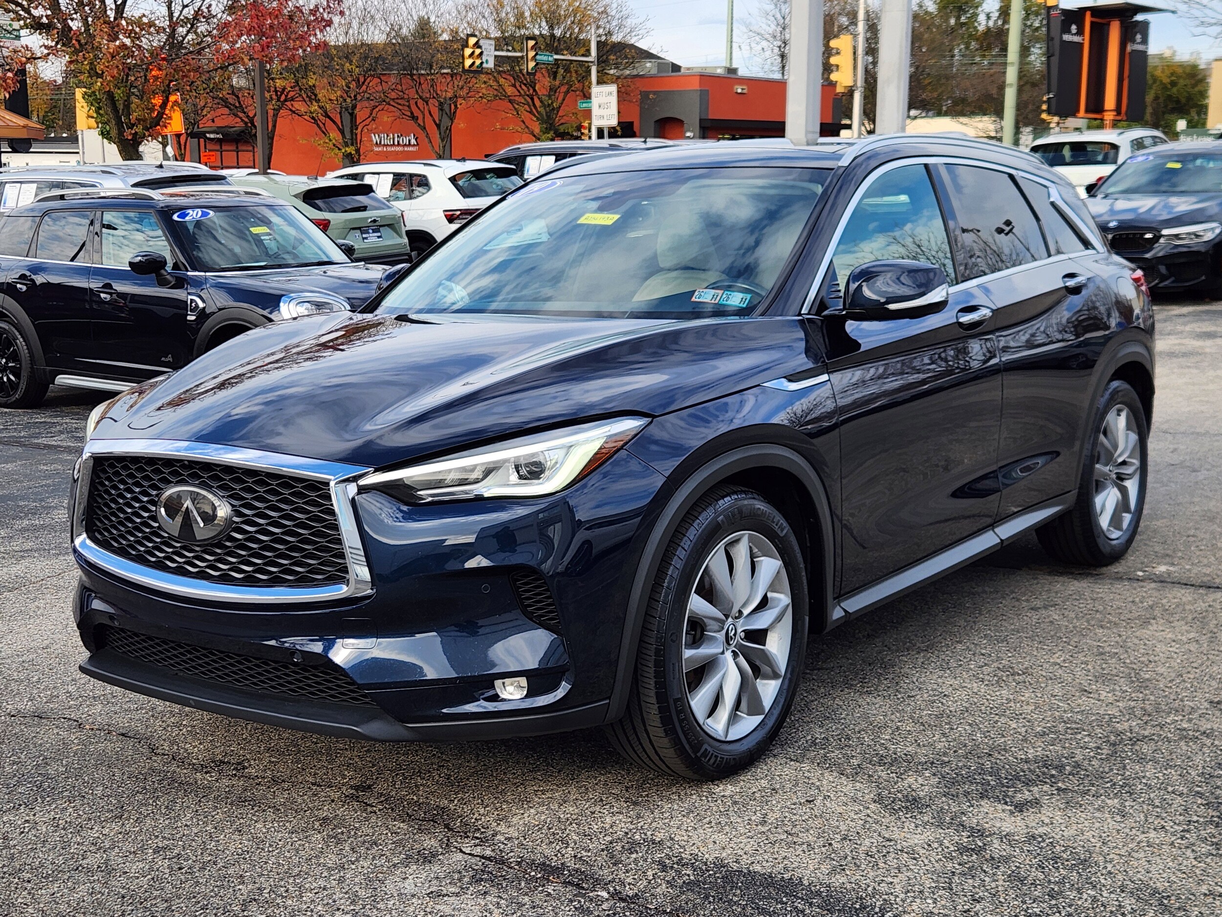 2019 Infiniti QX50 Essential photo 2