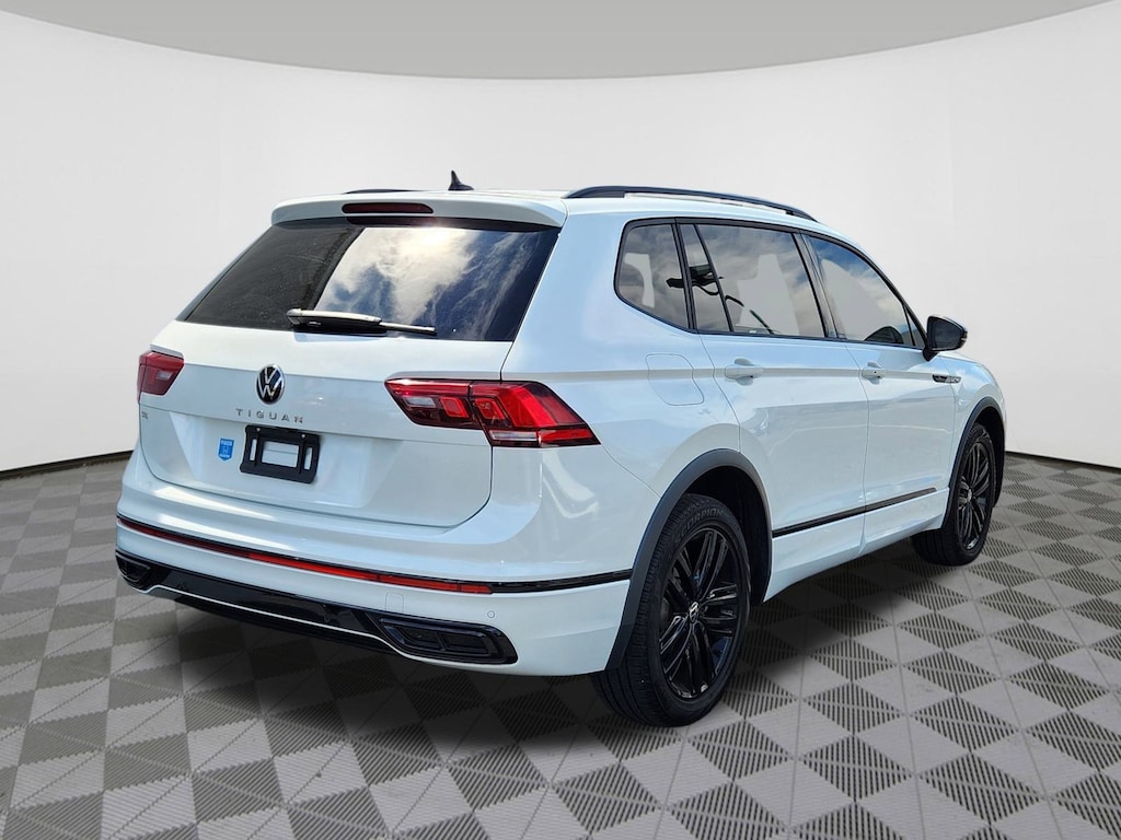 Used 2022 Volkswagen Tiguan SE R-Line Black 2.0T SE R-Line Black FWD