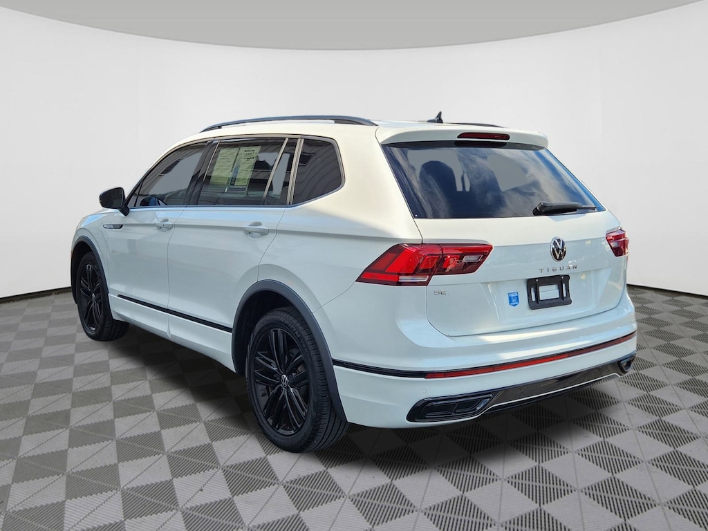 Used 2022 Volkswagen Tiguan SE R-Line Black 2.0T SE R-Line Black FWD