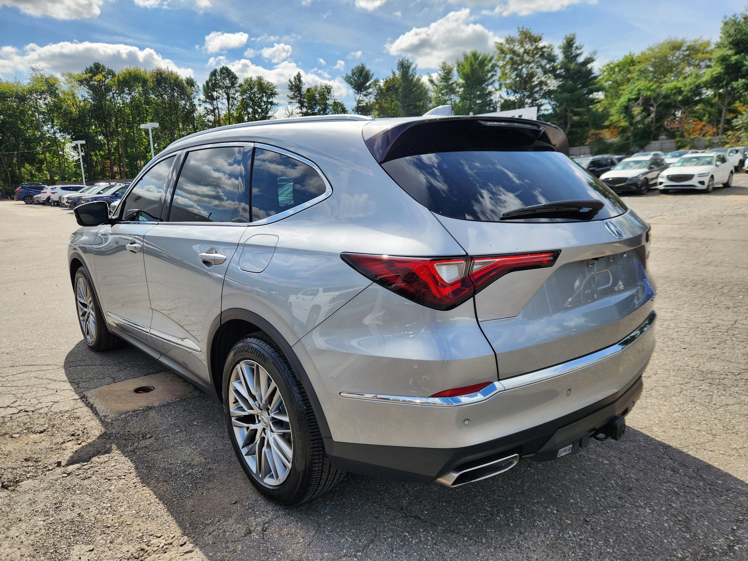 2024 Acura MDX SH-AWD Advance photo 3