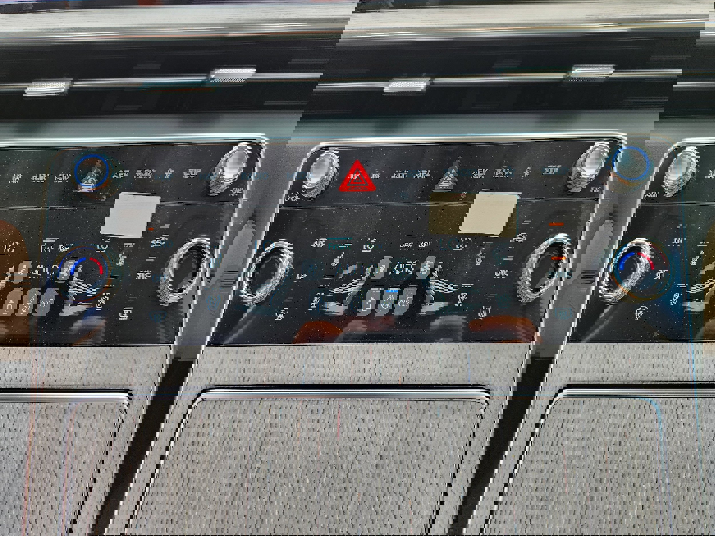 2025 GENESIS GV80 Prestige - Photo 12