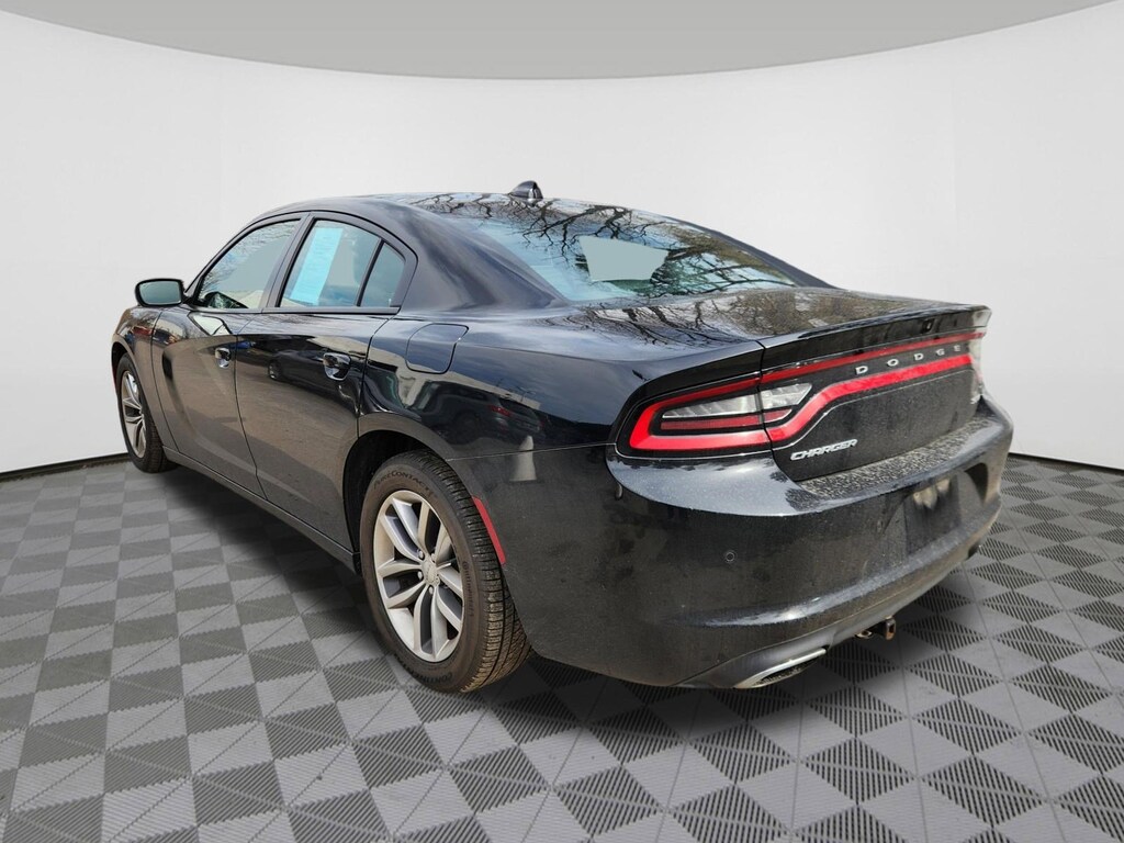 Used 2015 Dodge Charger SXT Sedan