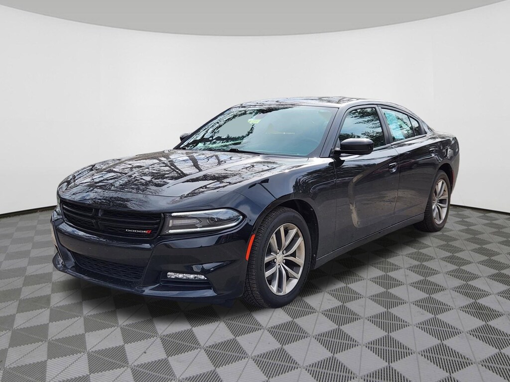 Used 2015 Dodge Charger SXT Sedan