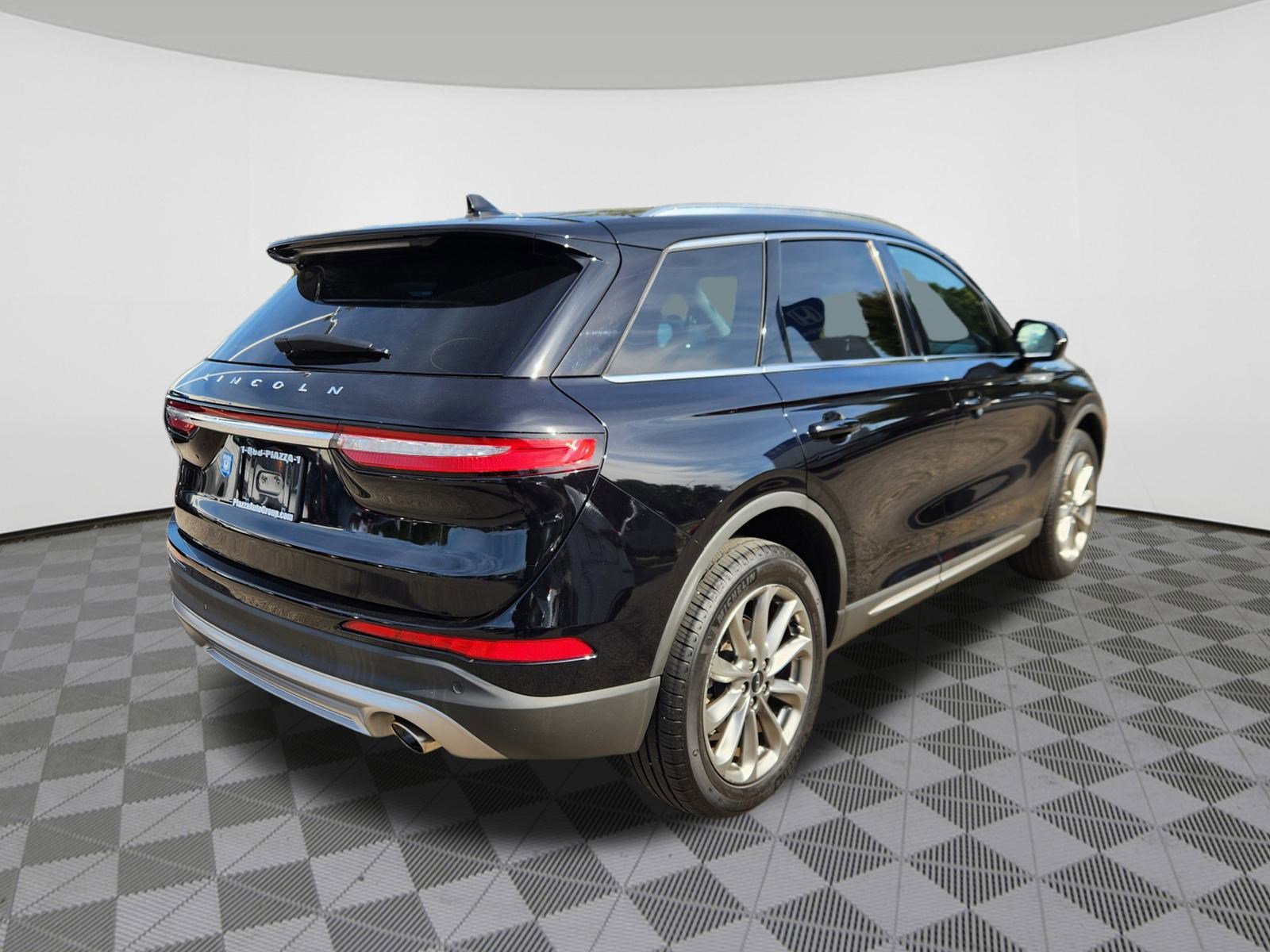 2022 Lincoln Corsair Standard photo 3