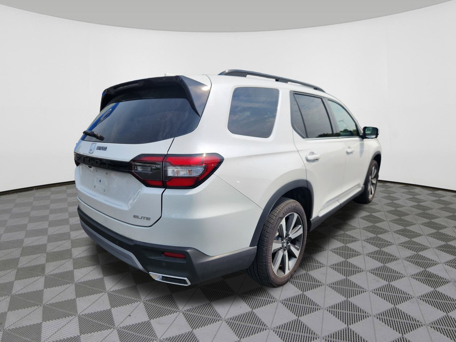 2025 Honda Pilot Elite photo 4