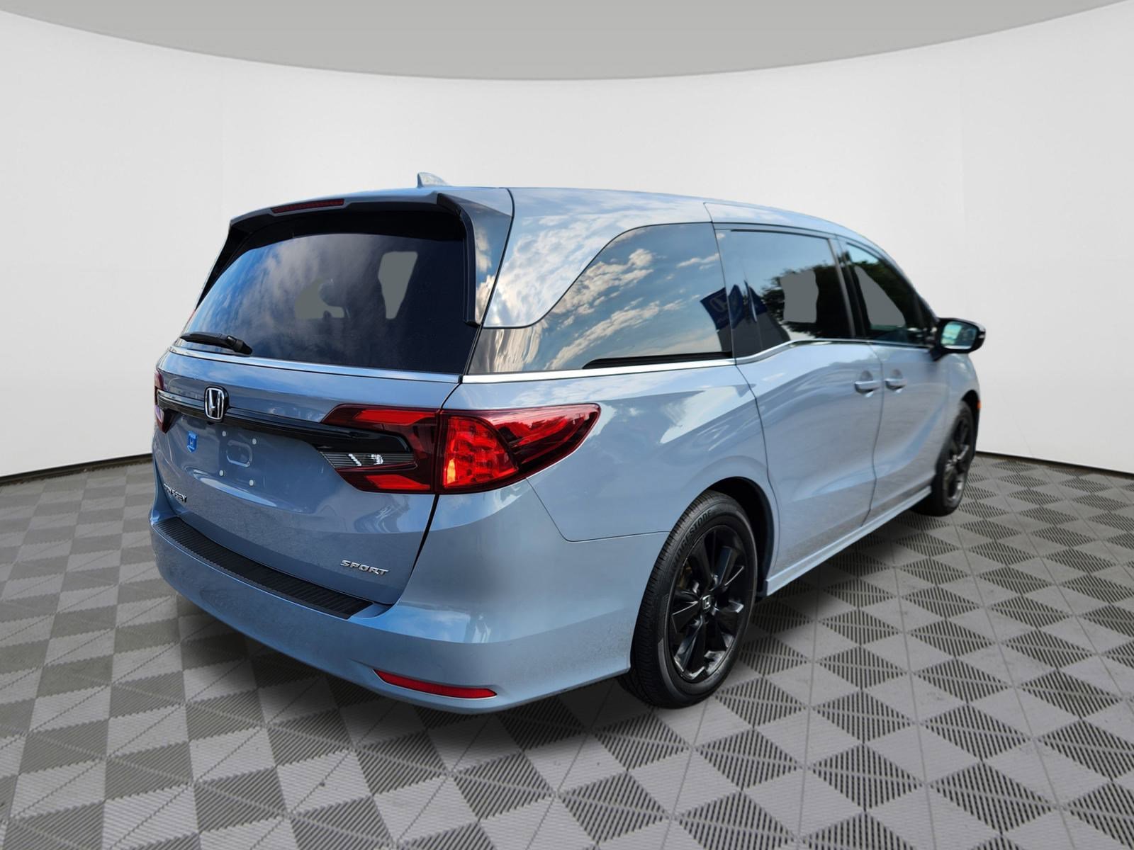 2023 Honda Odyssey Sport photo 3