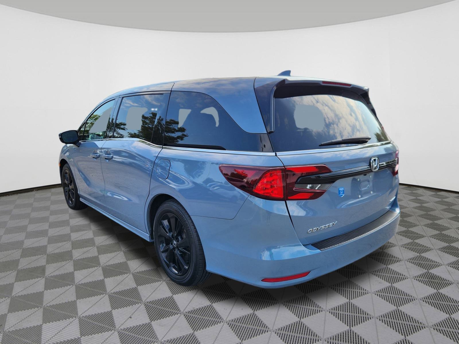 2023 Honda Odyssey Sport photo 2