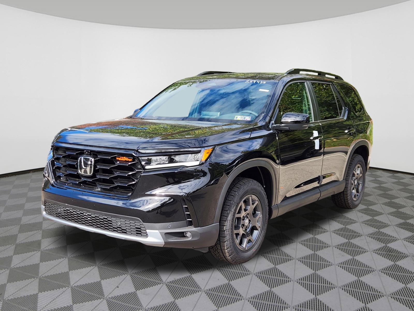 2025 Honda Pilot TrailSport photo 2