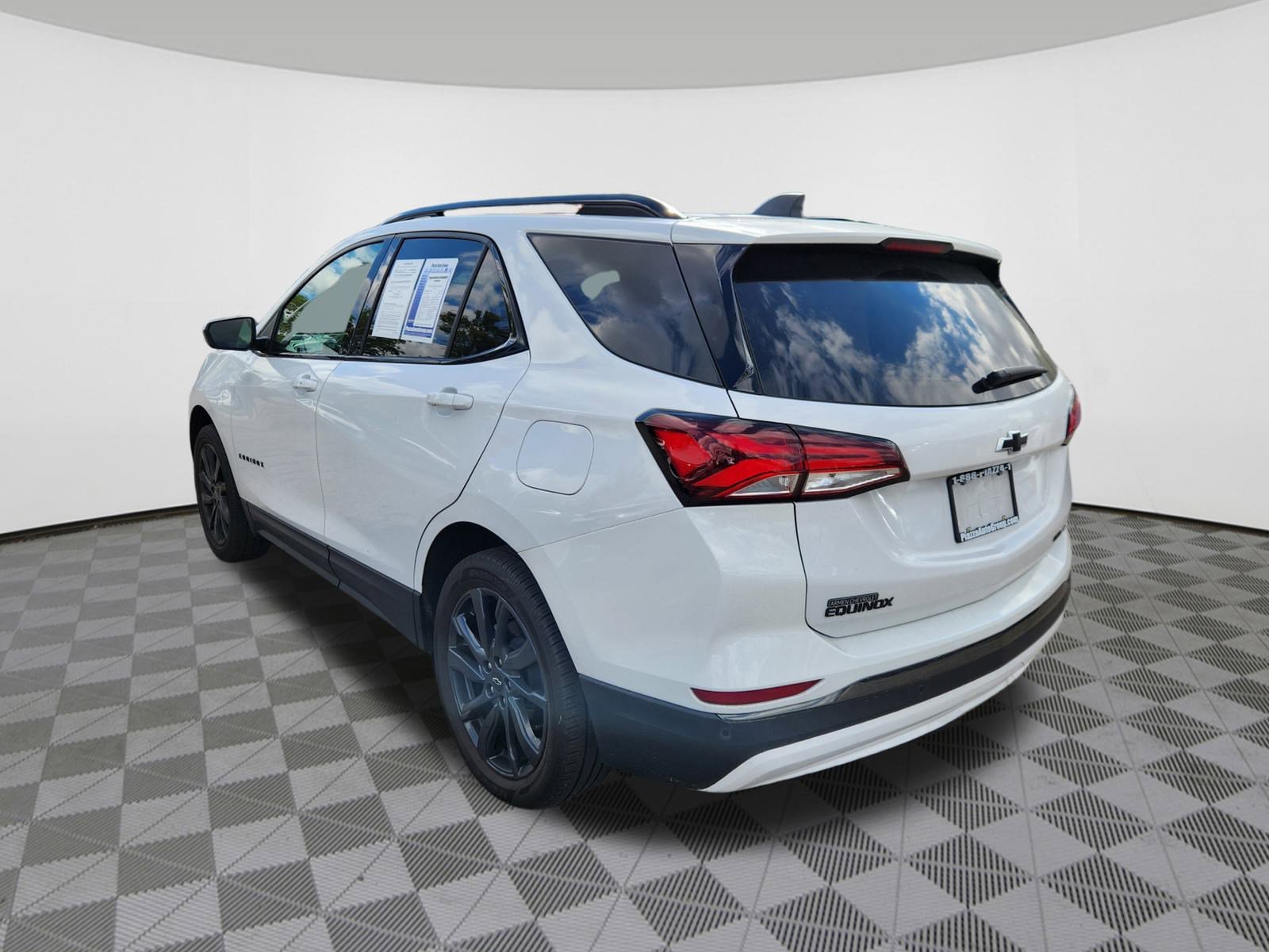 2023 Chevrolet Equinox RS photo 2
