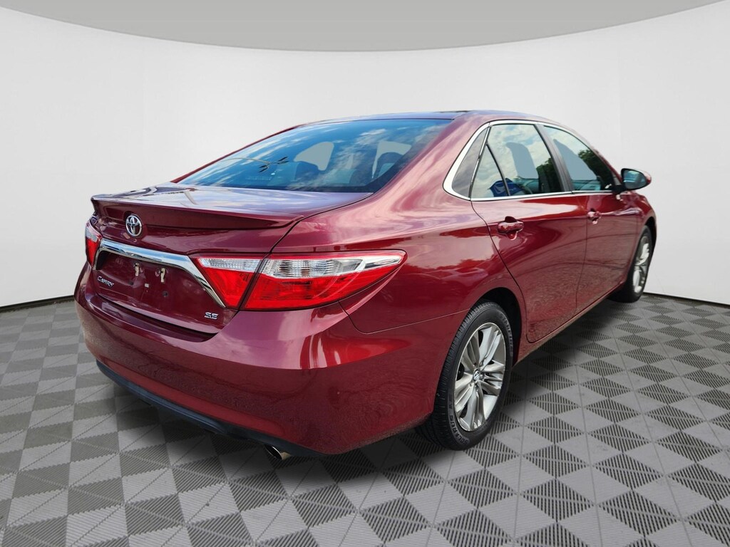 Used 2016 Toyota Camry SE Sedan