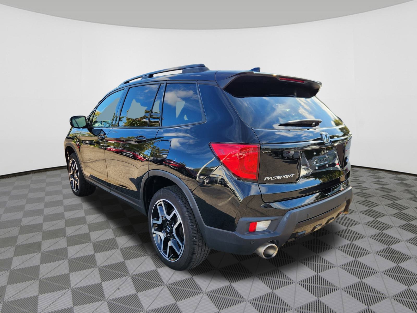 2022 Honda Passport Elite photo 2