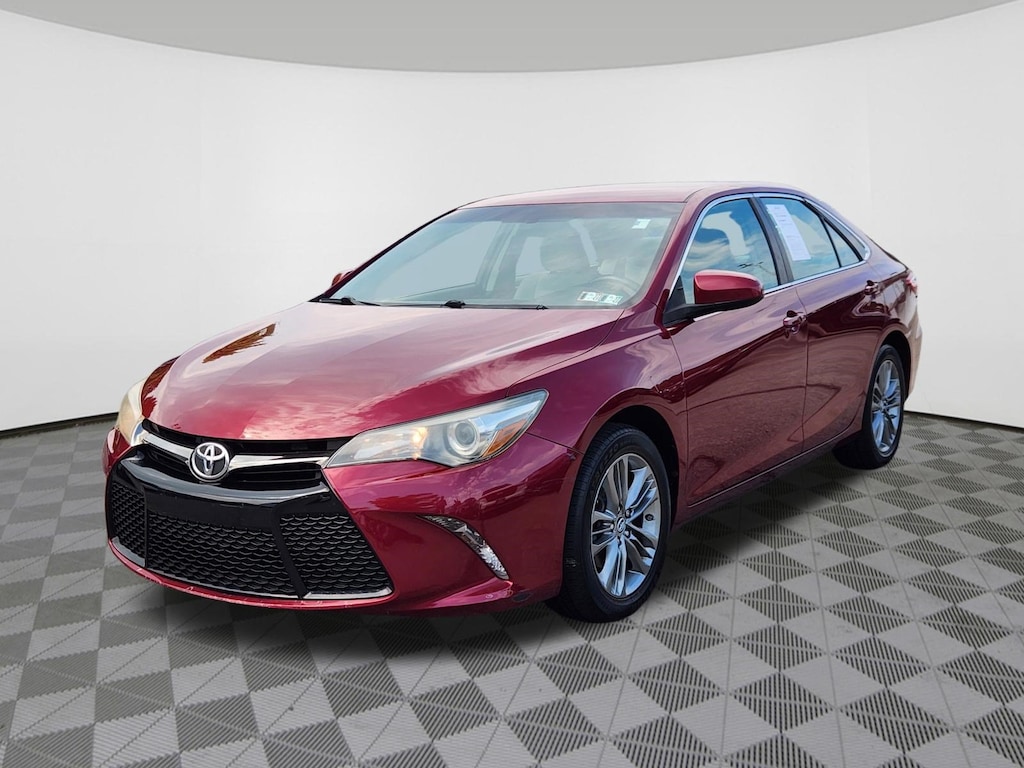 Used 2016 Toyota Camry SE Sedan