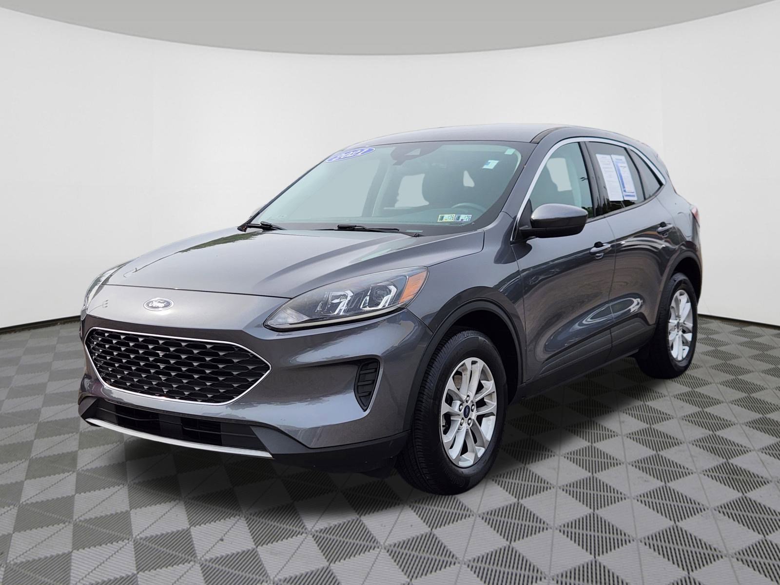 2021 Ford Escape SE photo 2