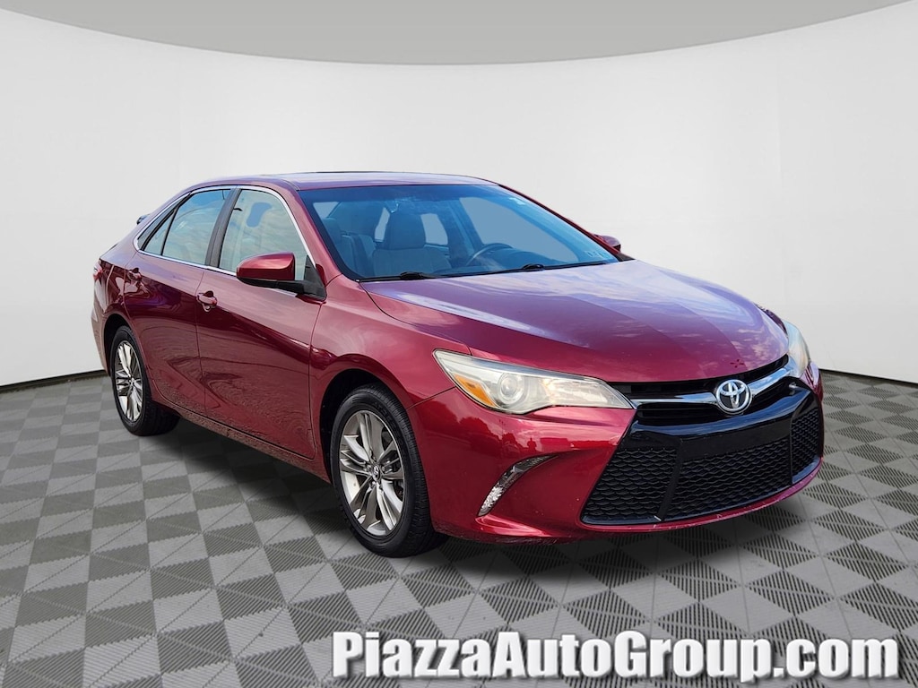 Used 2016 Toyota Camry SE Sedan