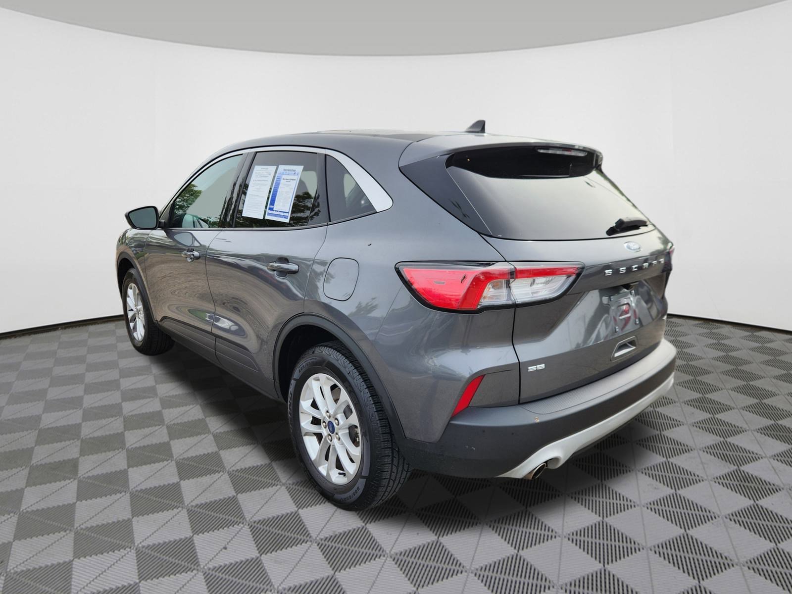 2021 Ford Escape SE photo 3