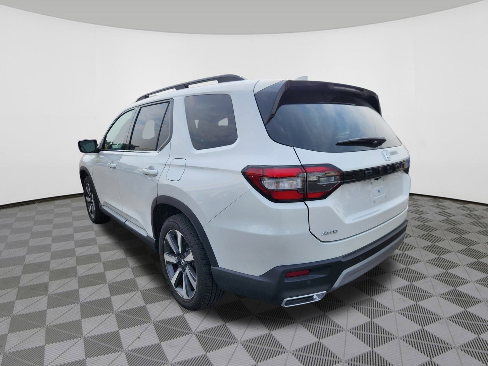 2025 Honda Pilot Elite photo 3