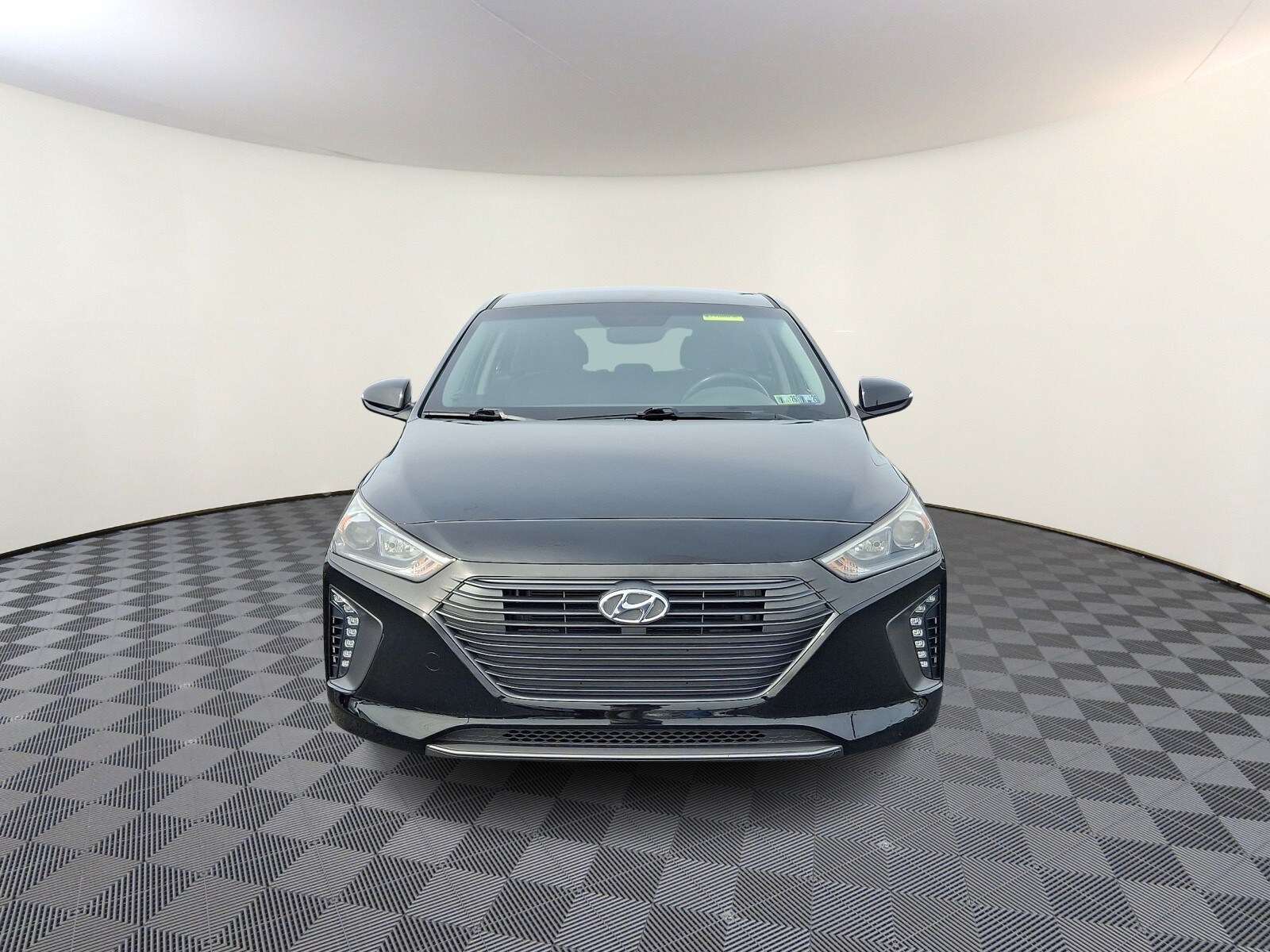 2018 Hyundai Ioniq SEL photo 2