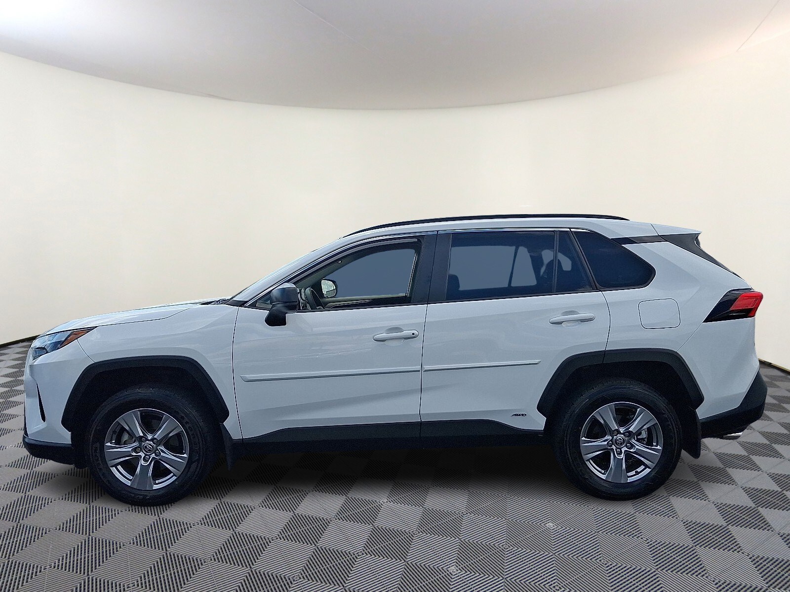 2023 Toyota RAV4 Hybrid LE photo 3