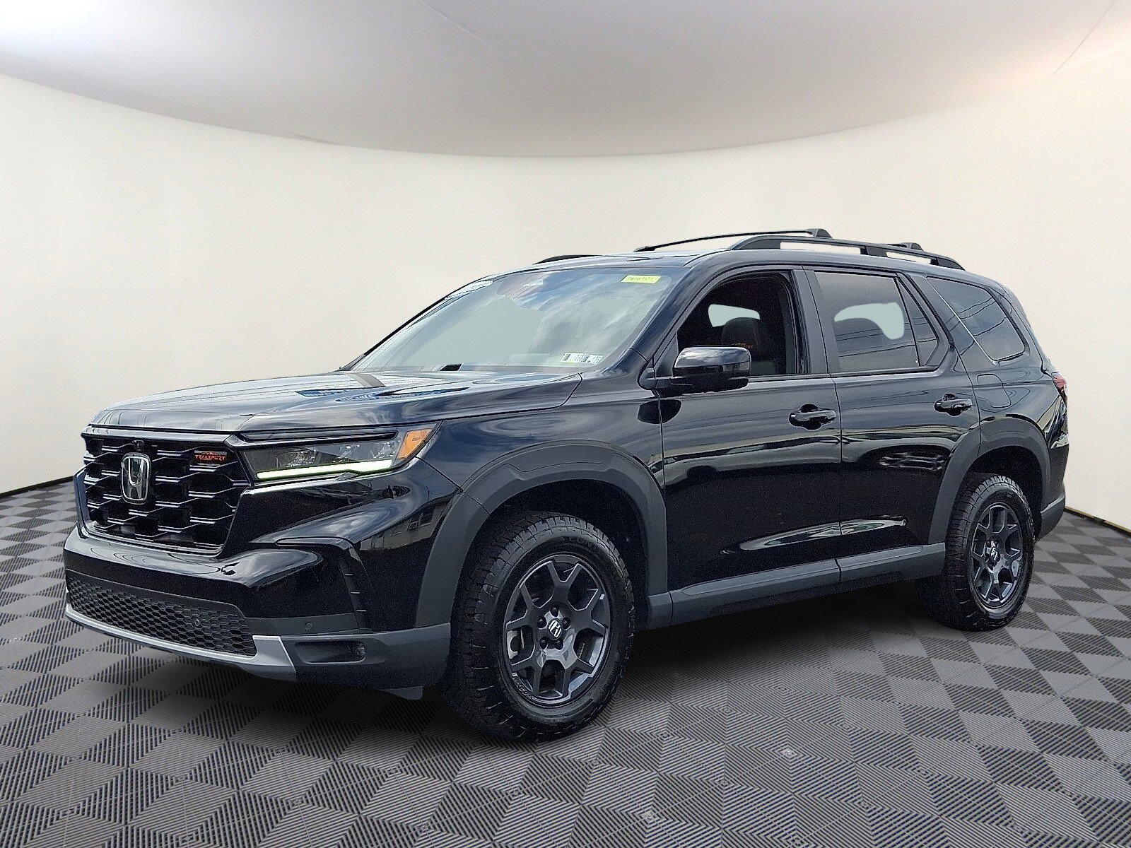 2025 Honda Pilot TrailSport photo 3