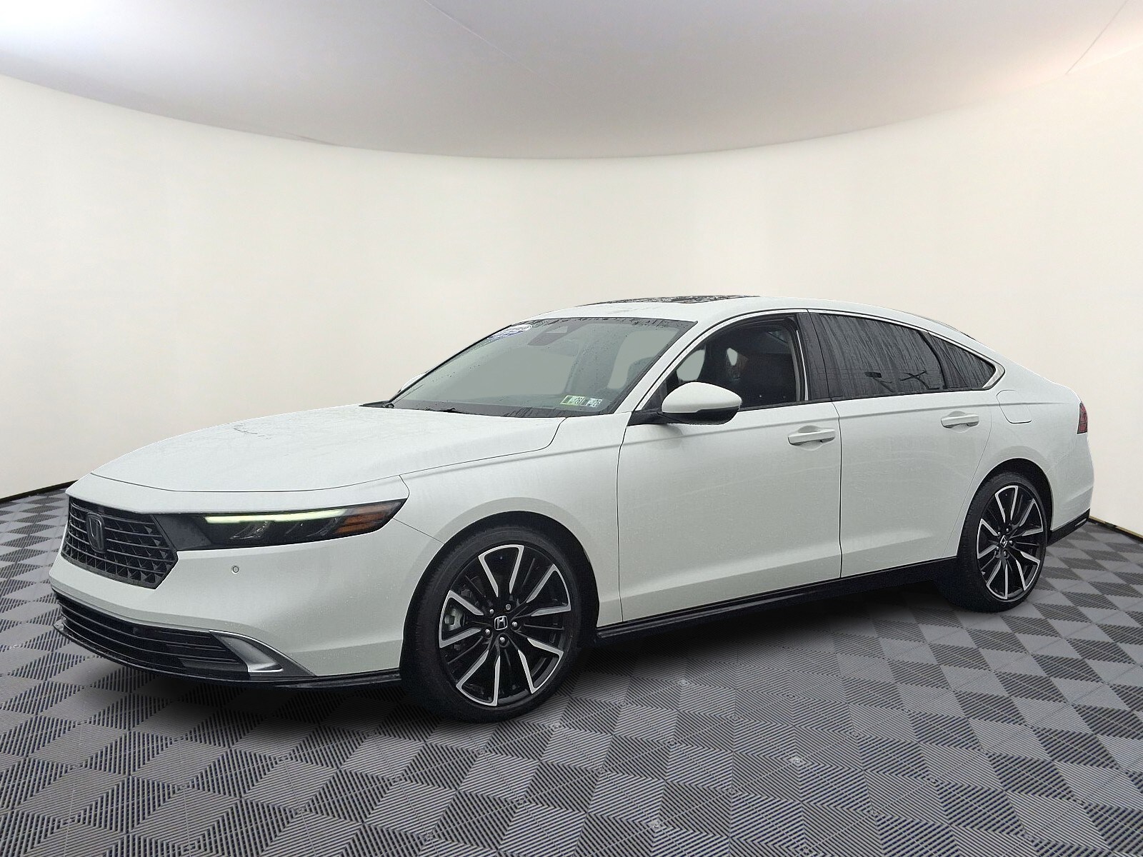 2024 Honda Accord Hybrid Touring photo 2