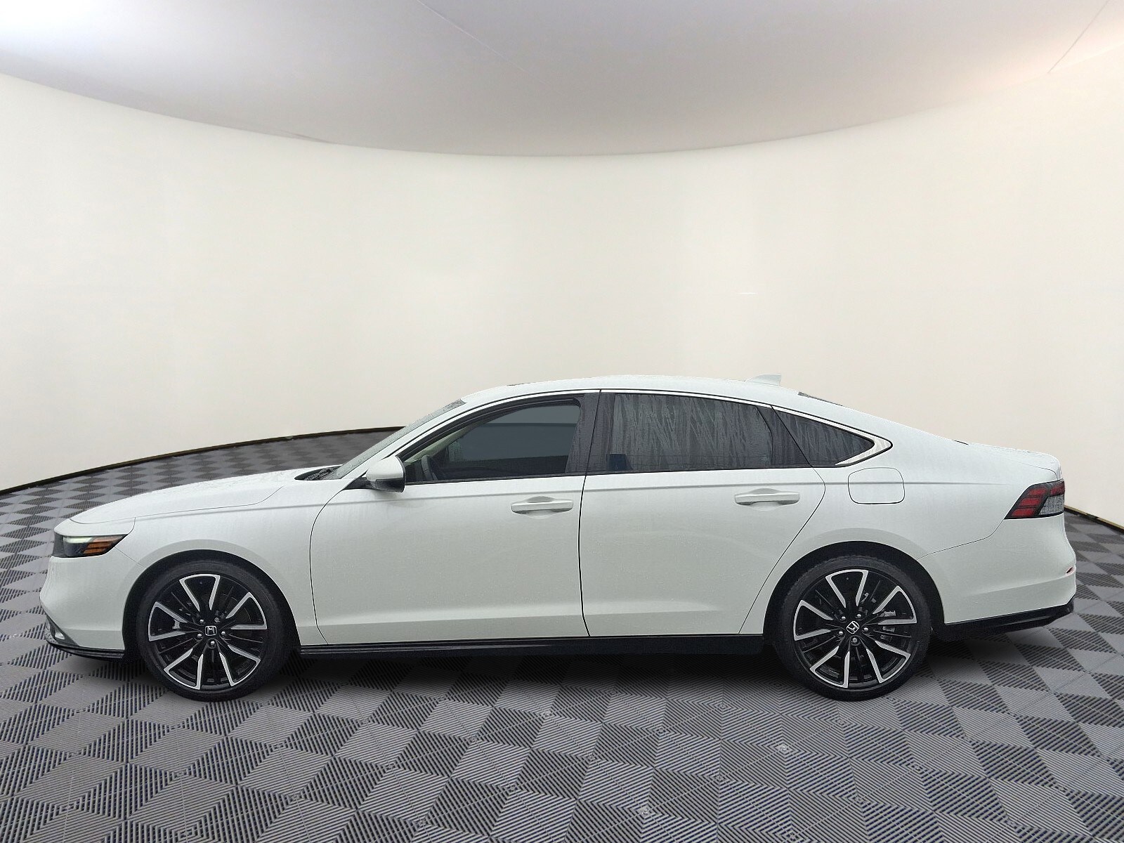 2024 Honda Accord Hybrid Touring photo 3