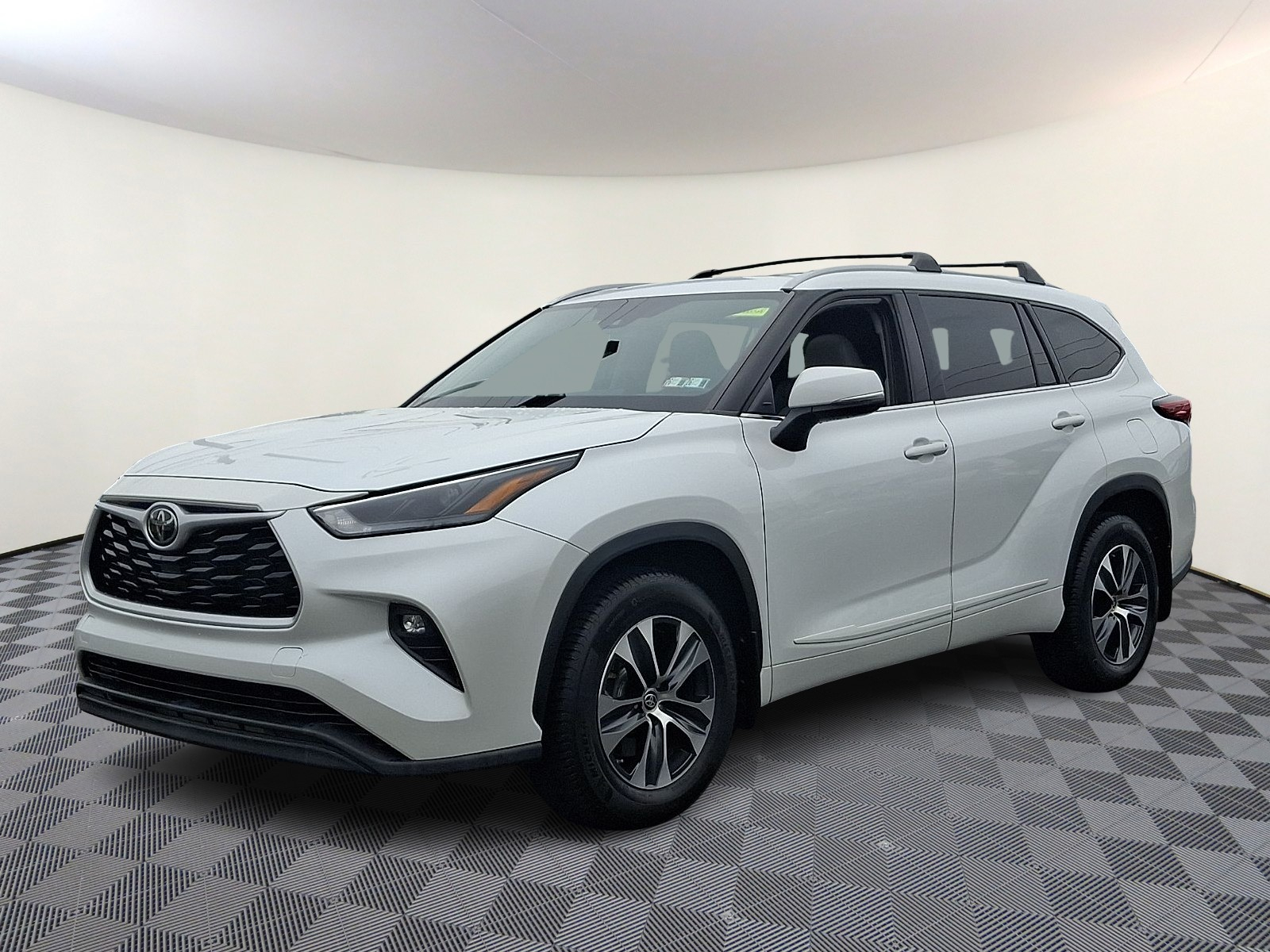Used 2022 Toyota Highlander XLE Sport Utility